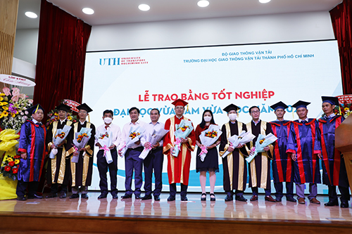 lễ trao bằng tốt nghiệp